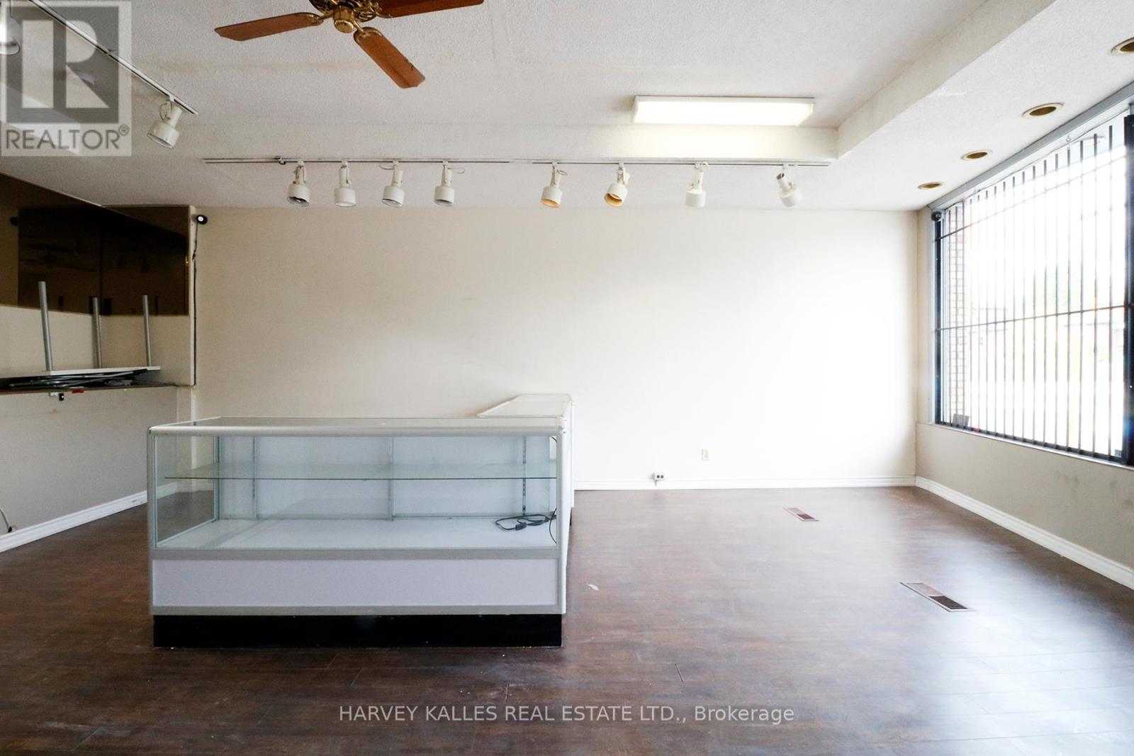 3811 LAKE SHORE BOULEVARD W