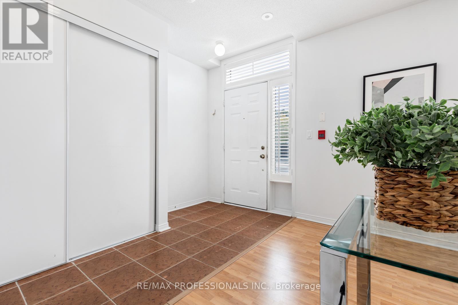 104 – 3400 LAKE SHORE BOULEVARD W