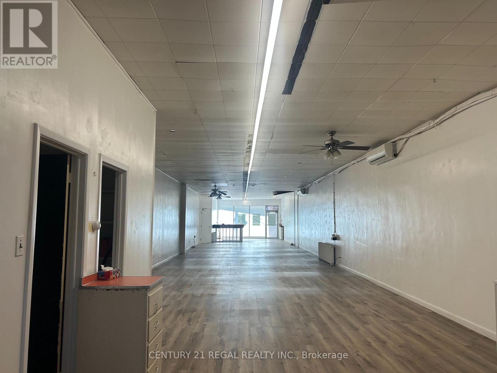 1702 QUEEN STREET W