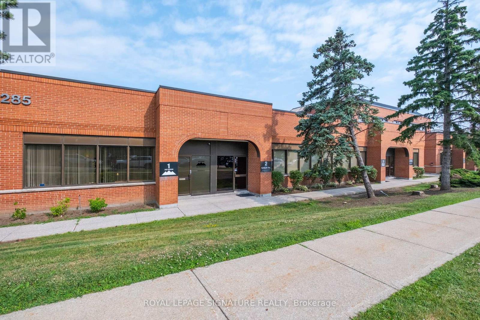 2 – 2285 DUNWIN DRIVE
