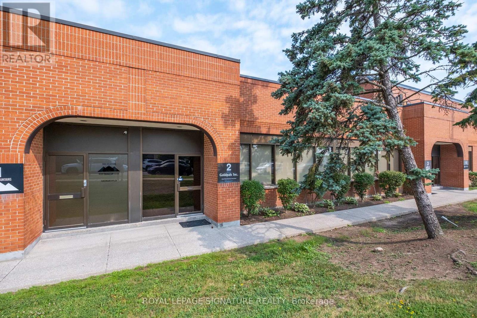 2 – 2285 DUNWIN DRIVE