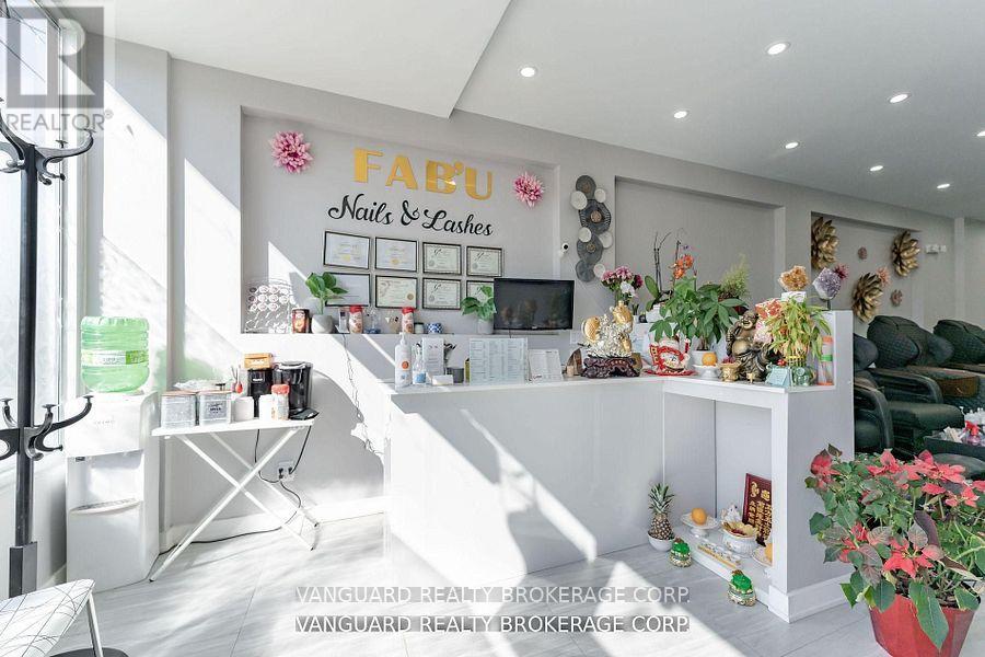 MAIN FLOOR – 1707 JANE STREET