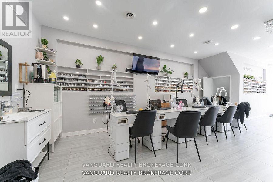MAIN FLOOR – 1707 JANE STREET
