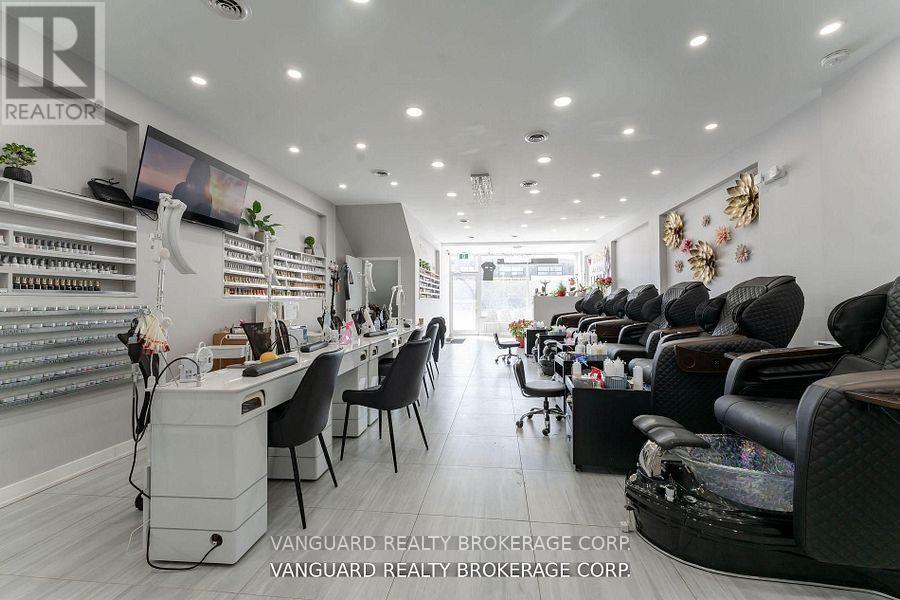 MAIN FLOOR – 1707 JANE STREET