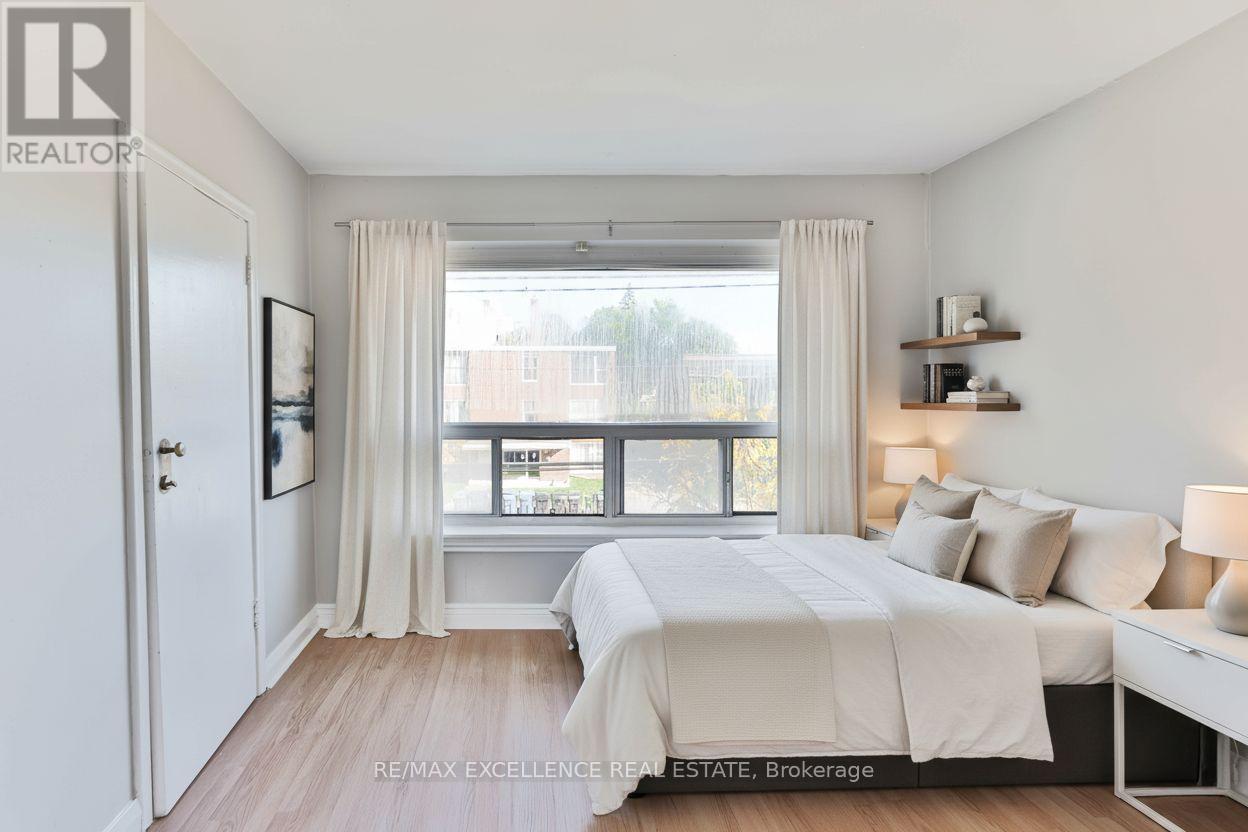 APT 1 – 2434 LAKE SHORE BOULEVARD W