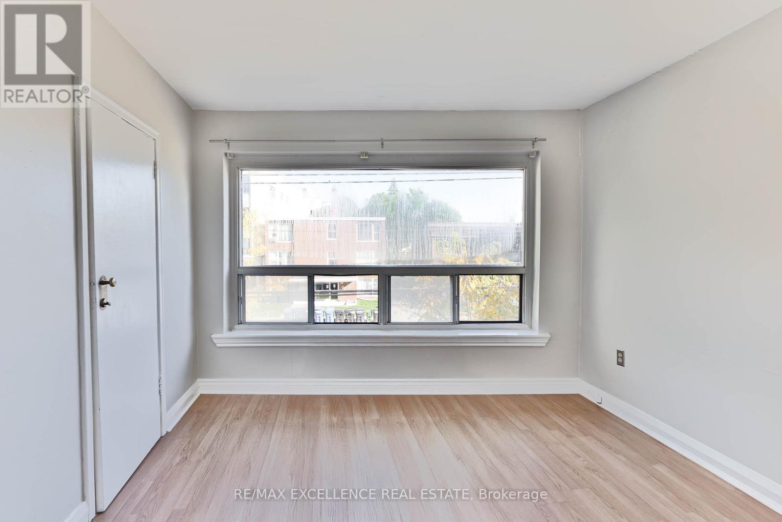 APT 1 – 2434 LAKE SHORE BOULEVARD W
