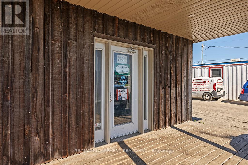57 STEELES AVENUE E
