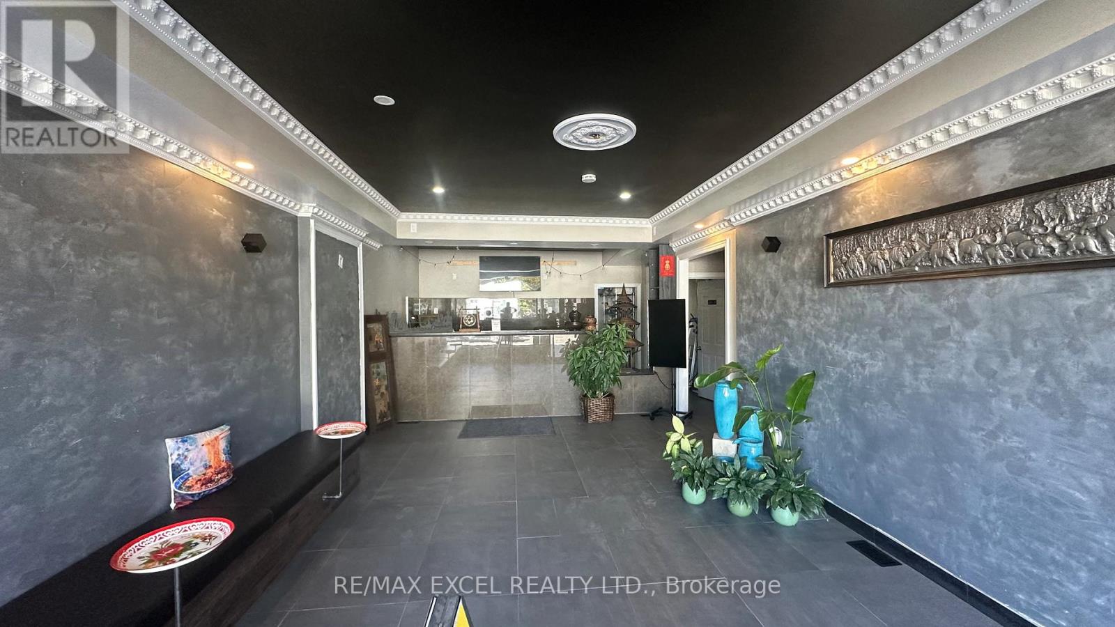 675 THE QUEENSWAY