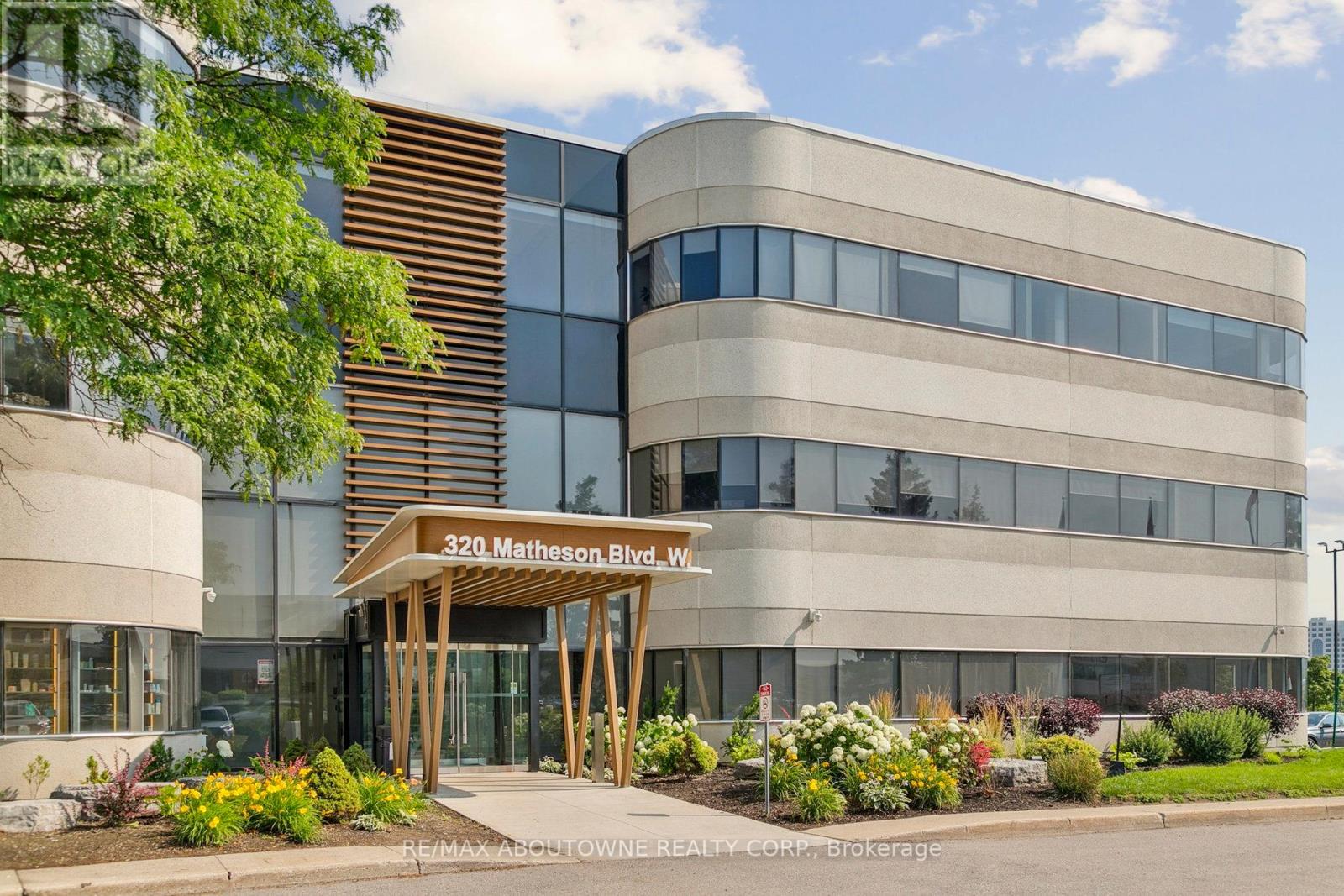 211-2 – 320 MATHESON BOULEVARD W
