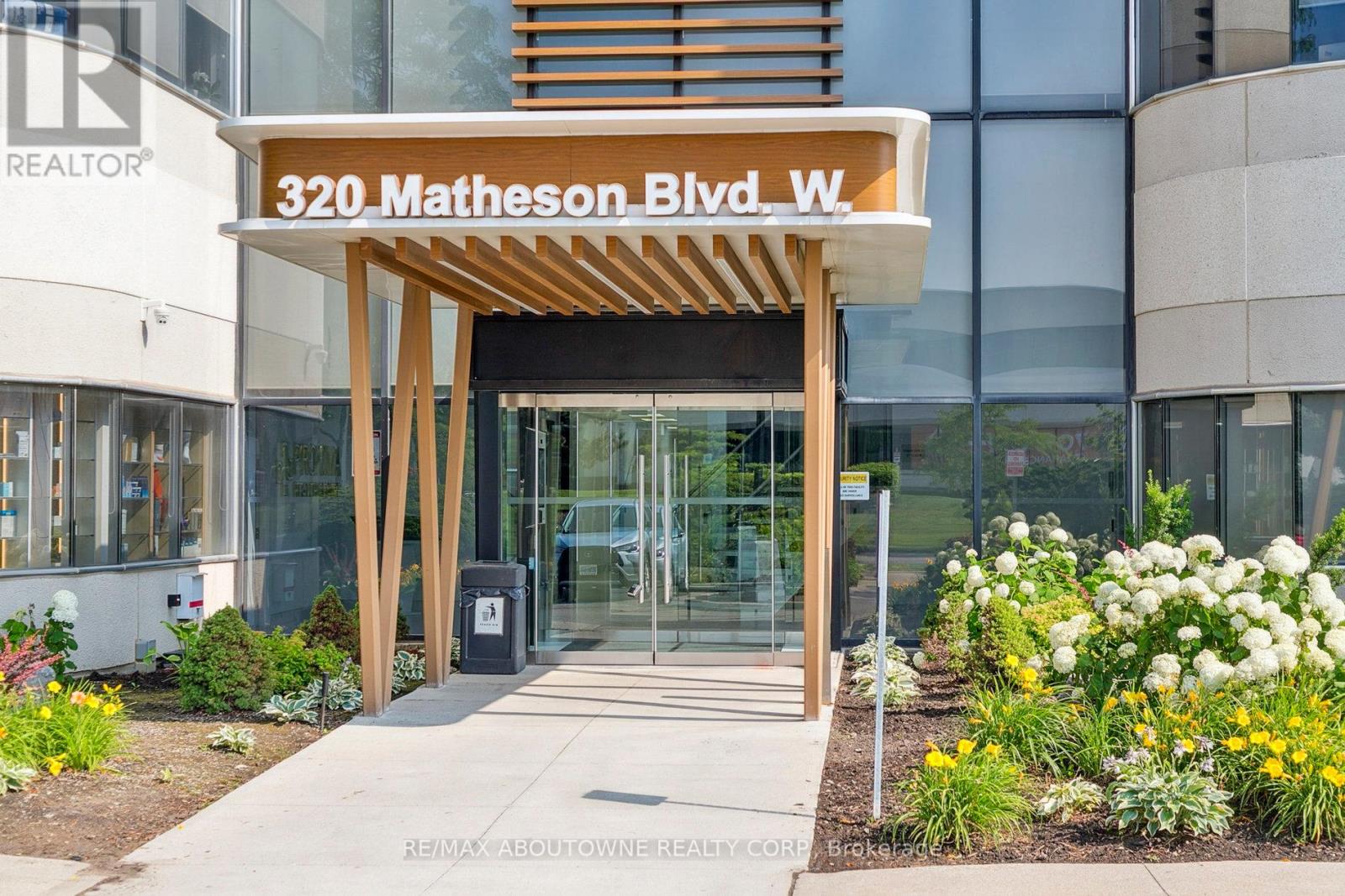 211-2 – 320 MATHESON BOULEVARD W