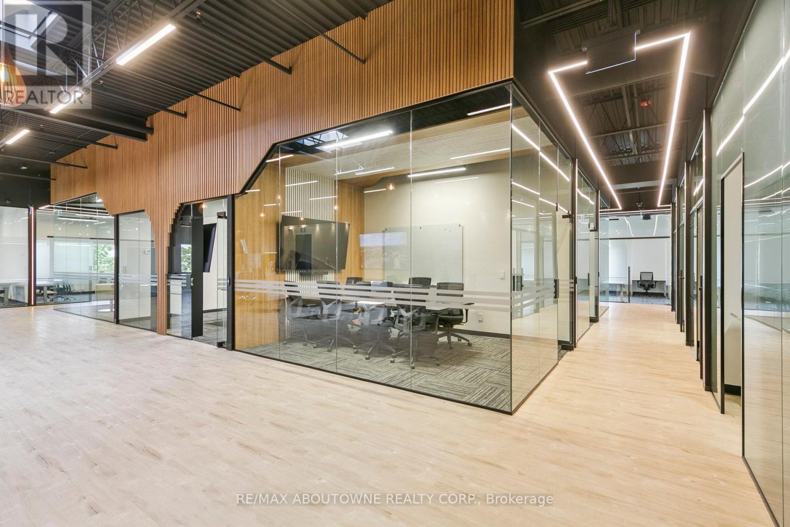 211-2 – 320 MATHESON BOULEVARD W