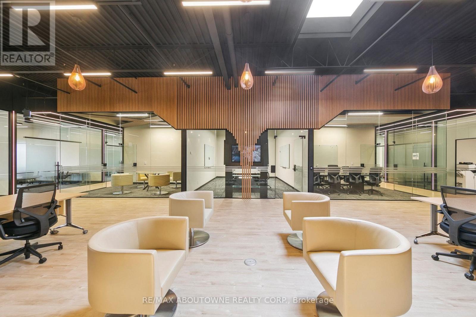 211-2 – 320 MATHESON BOULEVARD W