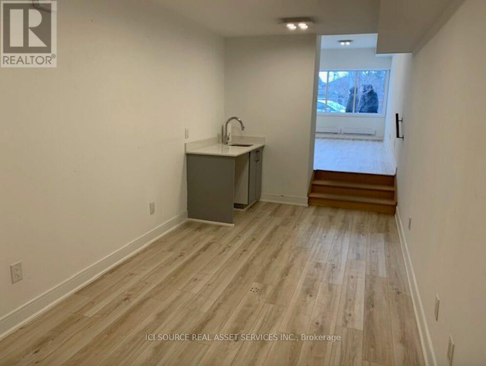 553 LAKESHORE ROAD E