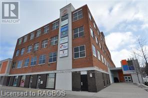 1 – 945 3RD AVENUE E