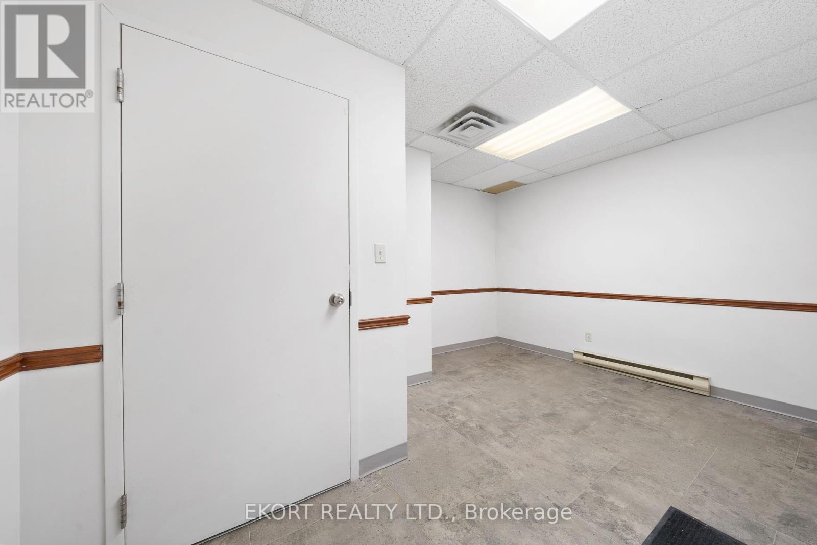 300 – 274 DUNDAS STREET E
