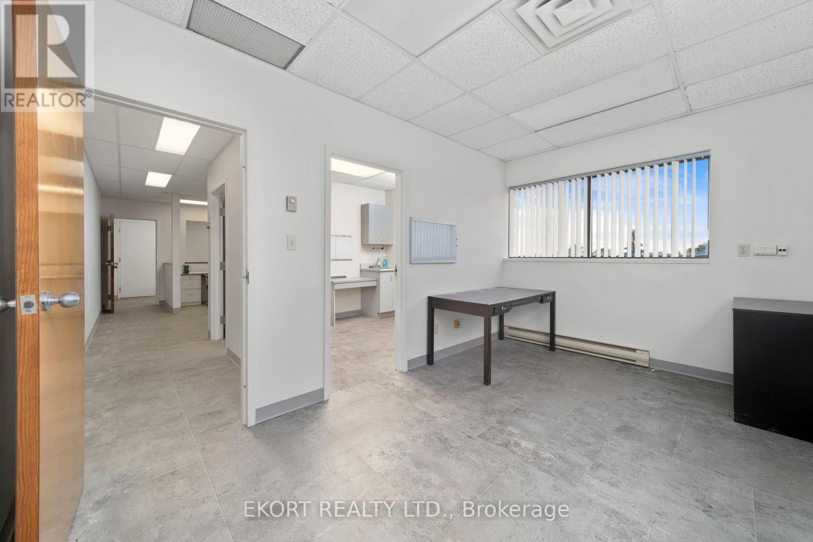 300 – 274 DUNDAS STREET E