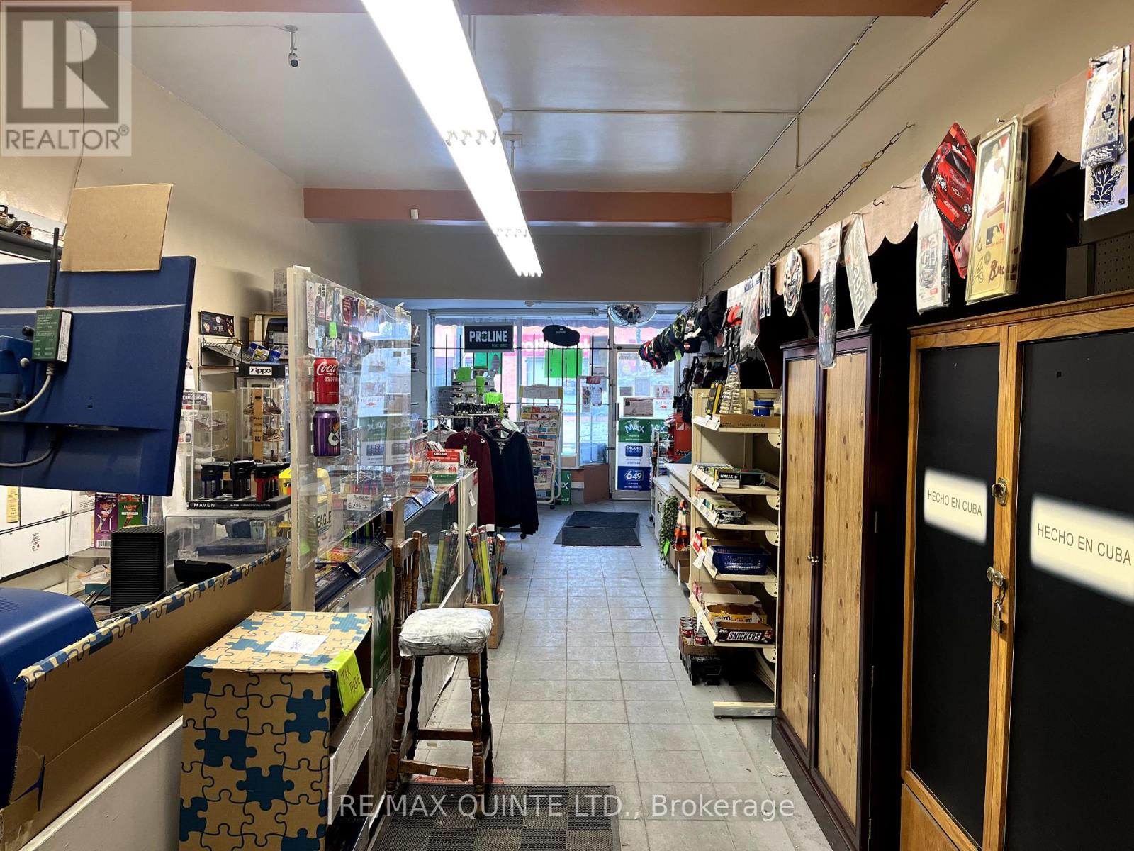 71 DUNDAS STREET W