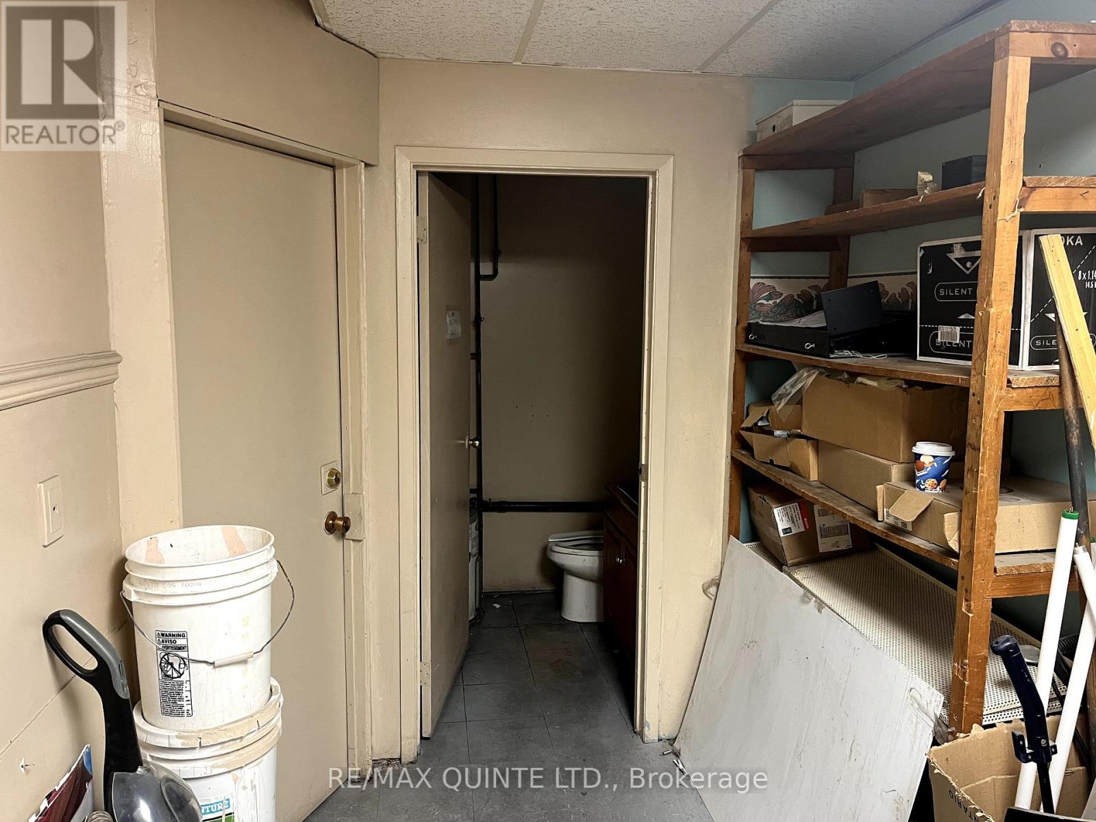 71 DUNDAS STREET W