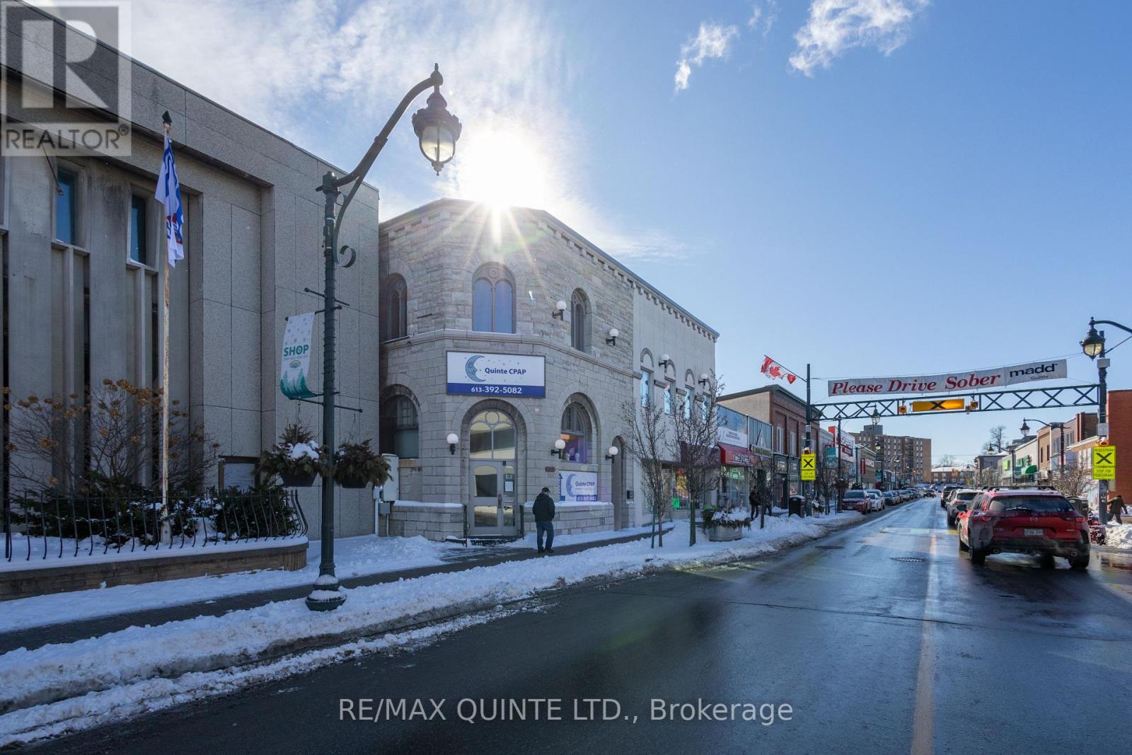 206 – 69-71 DUNDAS STREET W