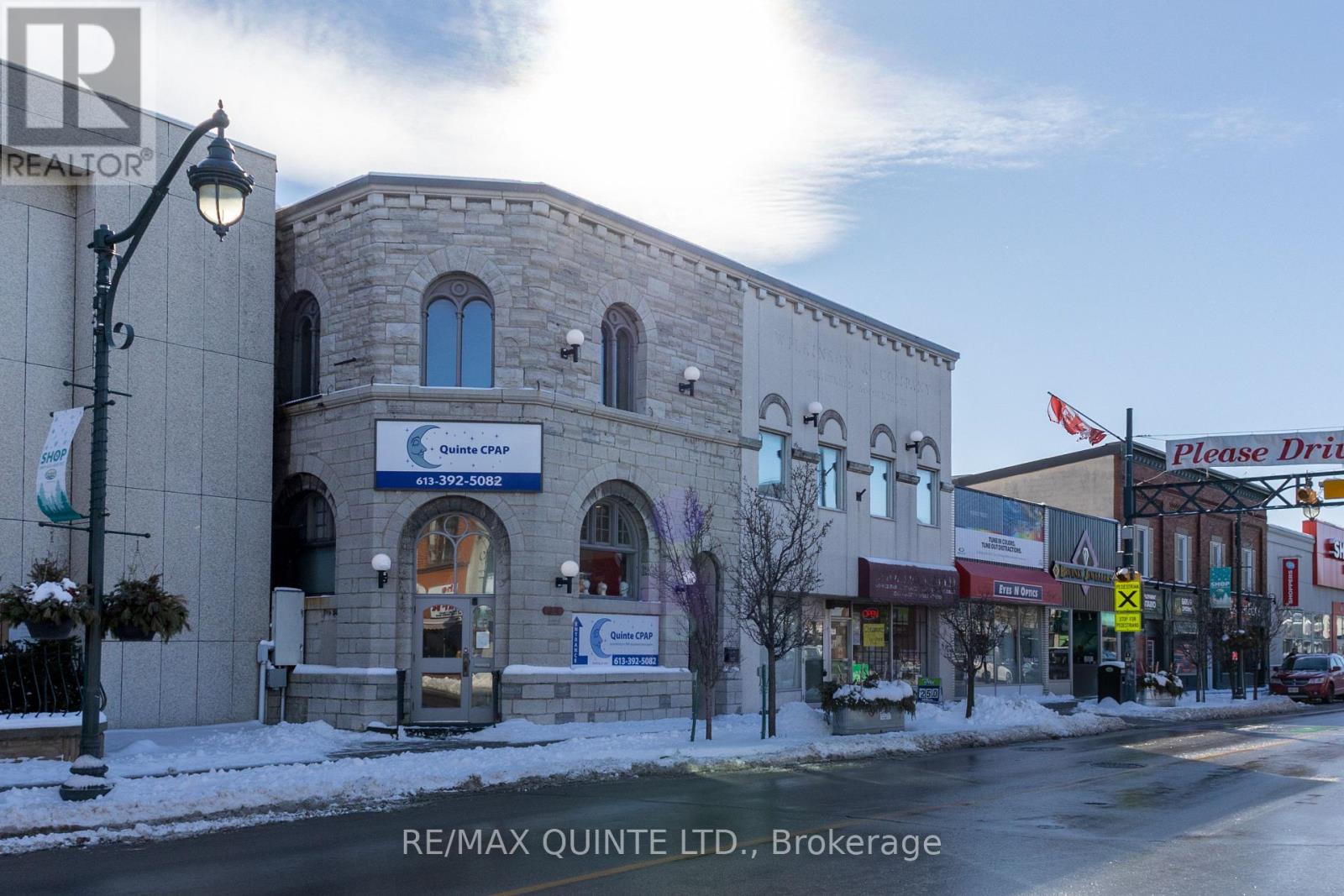 206 – 69-71 DUNDAS STREET W