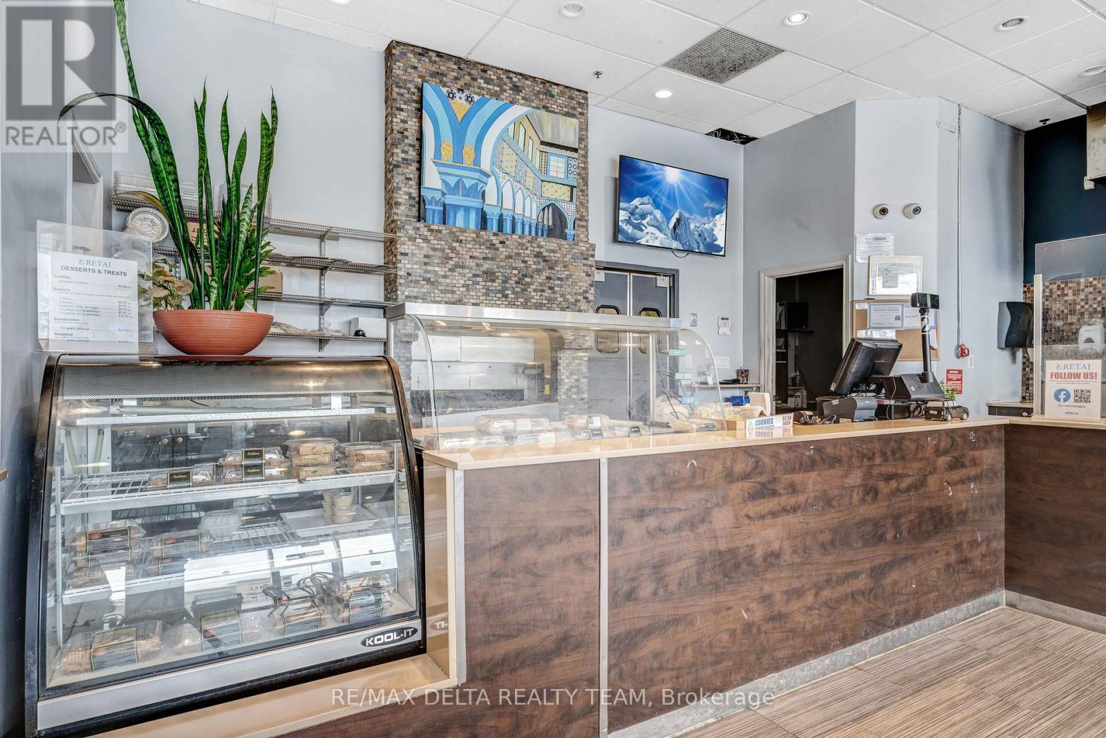8 – 4456 LIMEBANK ROAD S