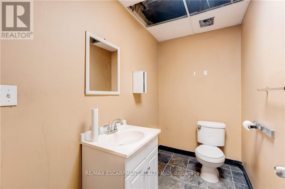 MAIN – 323-327 KING STREET E