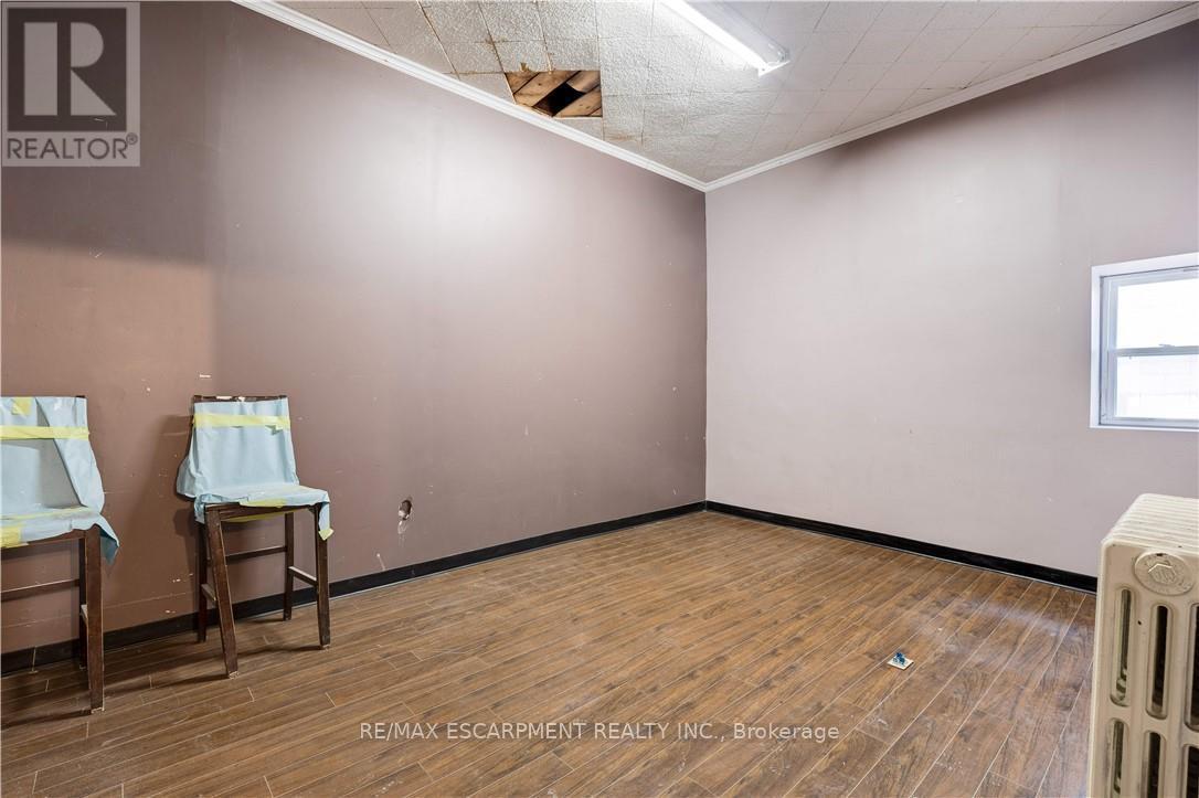 MAIN – 323-327 KING STREET E