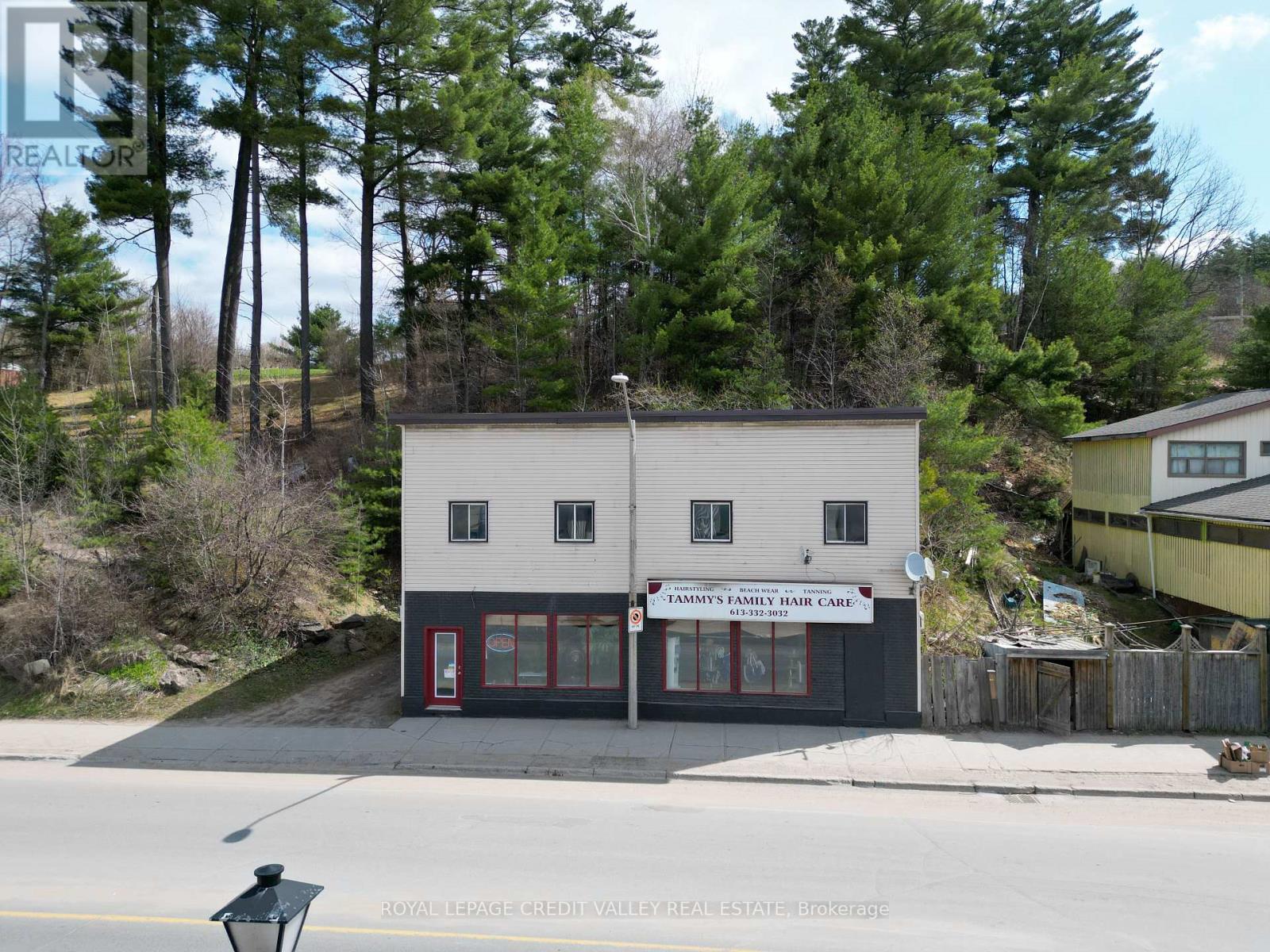 105 HASTINGS STREET N