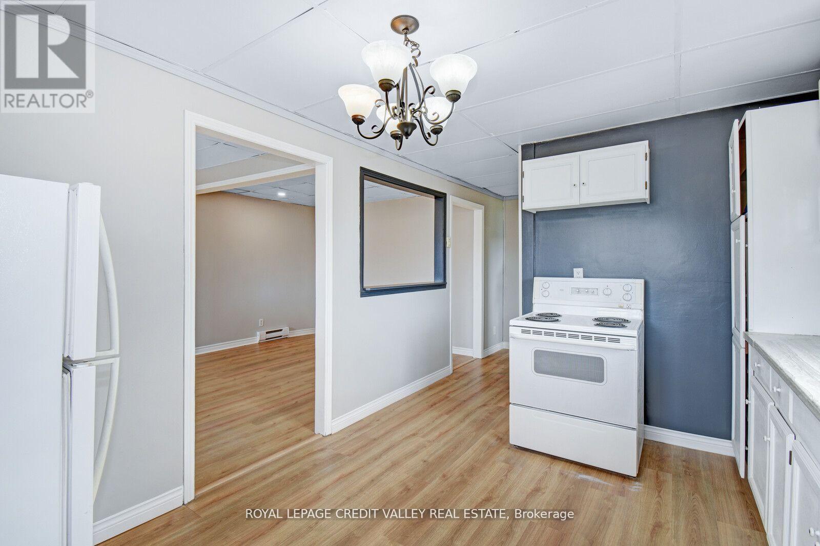 105 HASTINGS STREET N