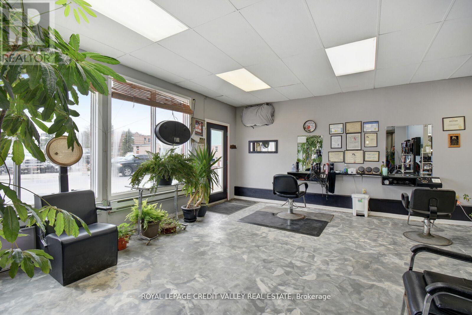 105 HASTINGS STREET N