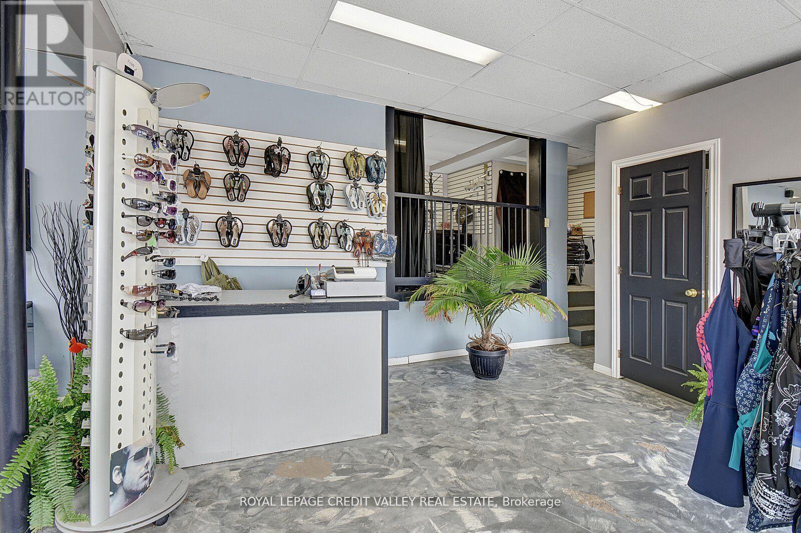 105 HASTINGS STREET N