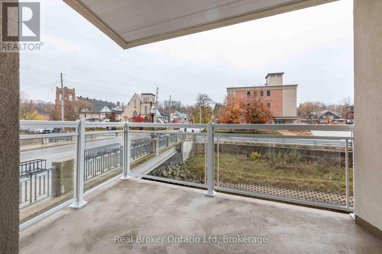 105 – 80 9TH STREET E