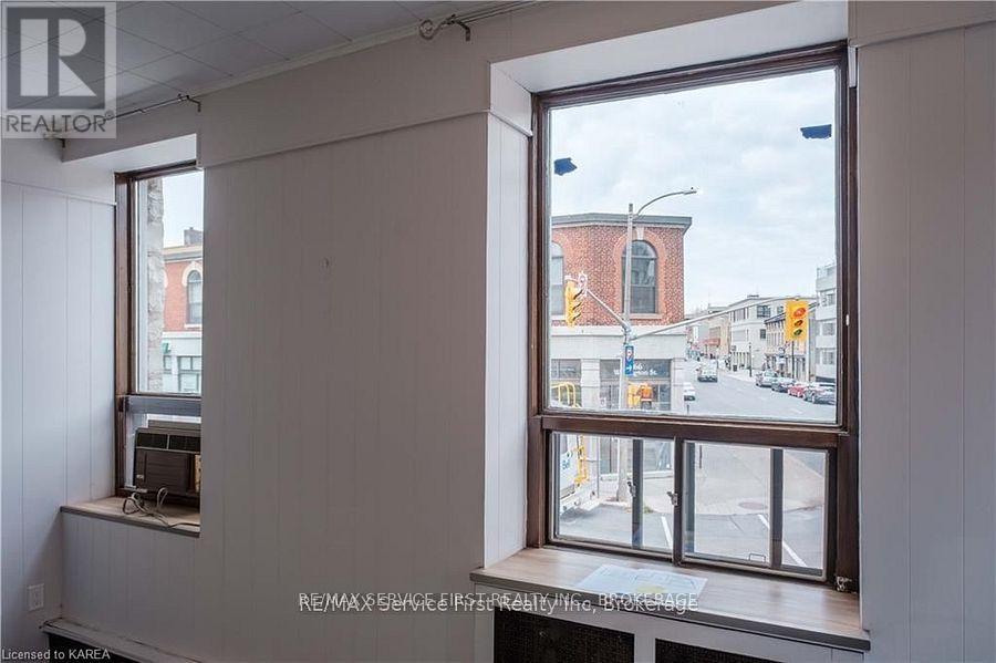 UNIT #4 – 159 WELLINGTON STREET