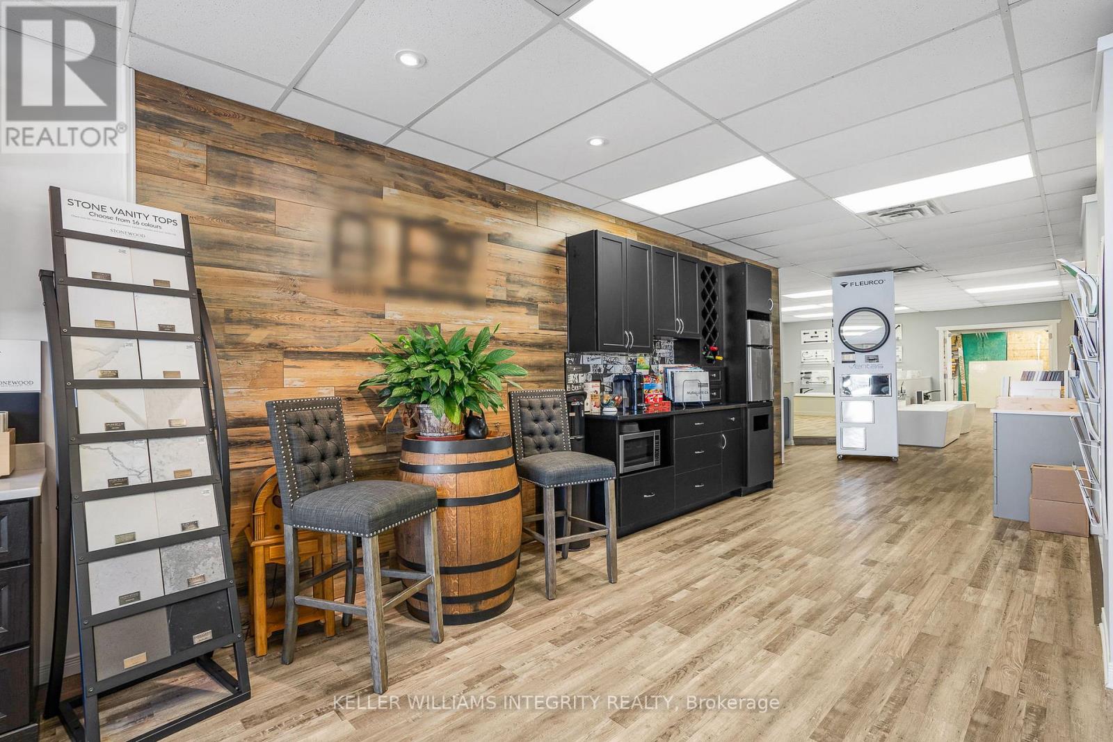 2&4 – 5300 CANOTEK ROAD