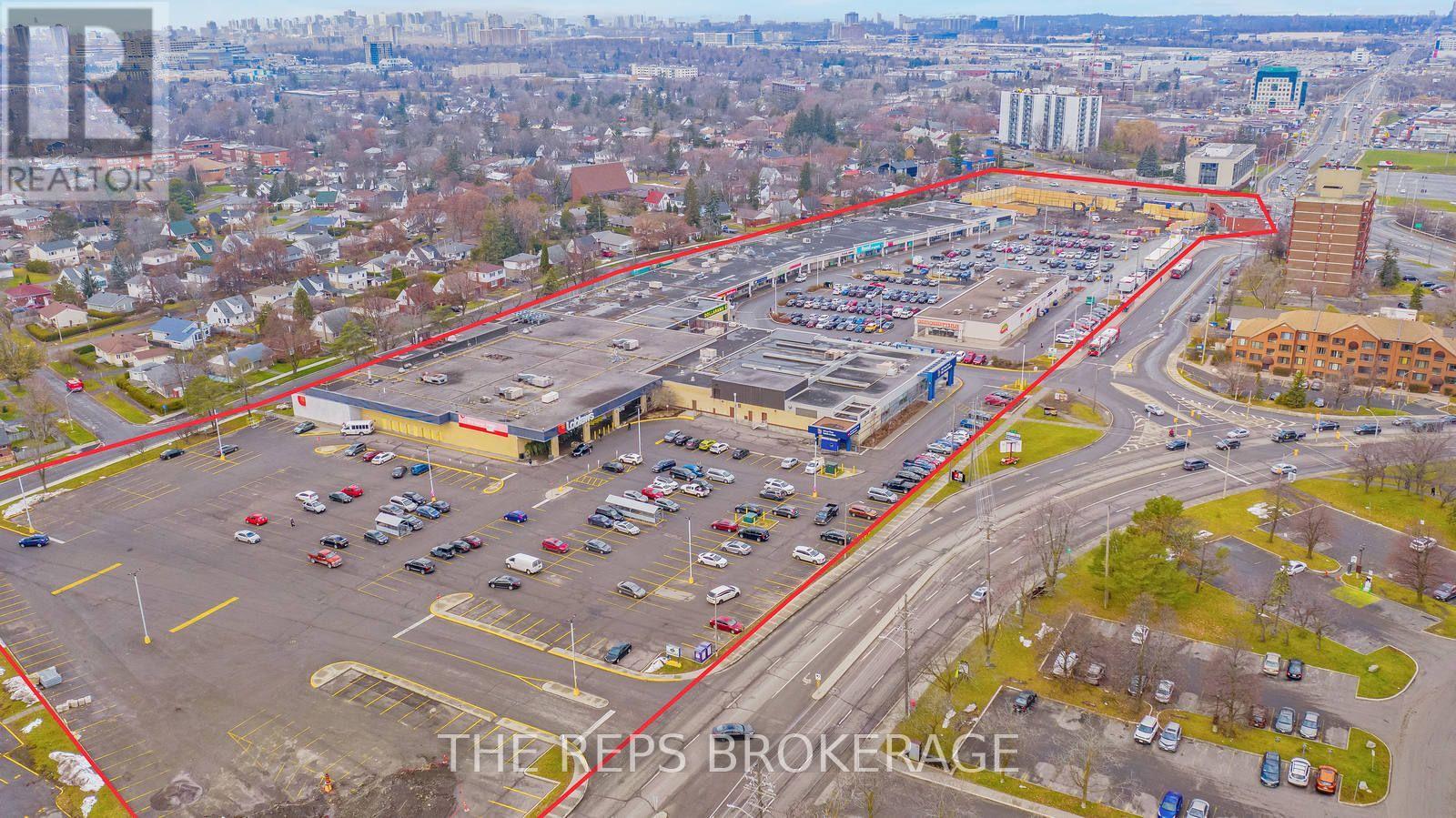 32 – 1910 ST. LAURENT BOULEVARD