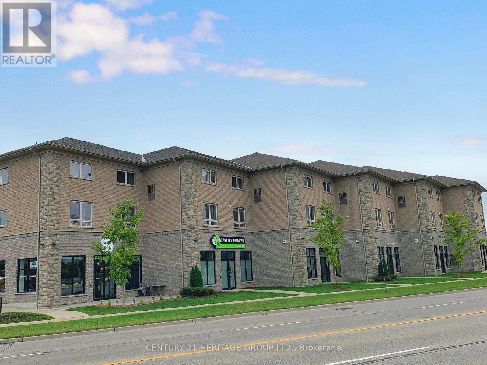 109 – 904 PAISLEY ROAD