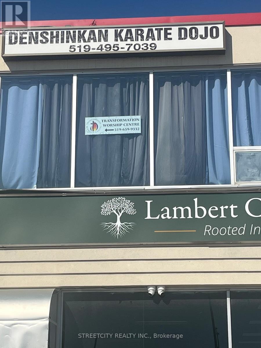 UPPER – 1472 DUNDAS STREET E