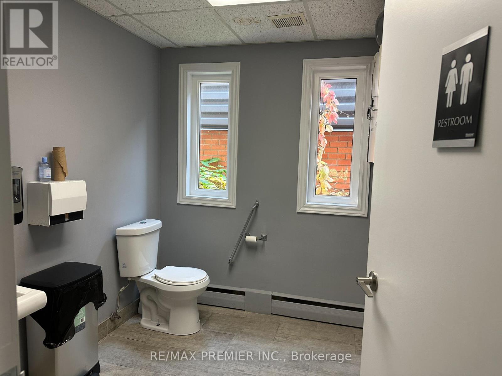 M04-A – 70 KING STREET E