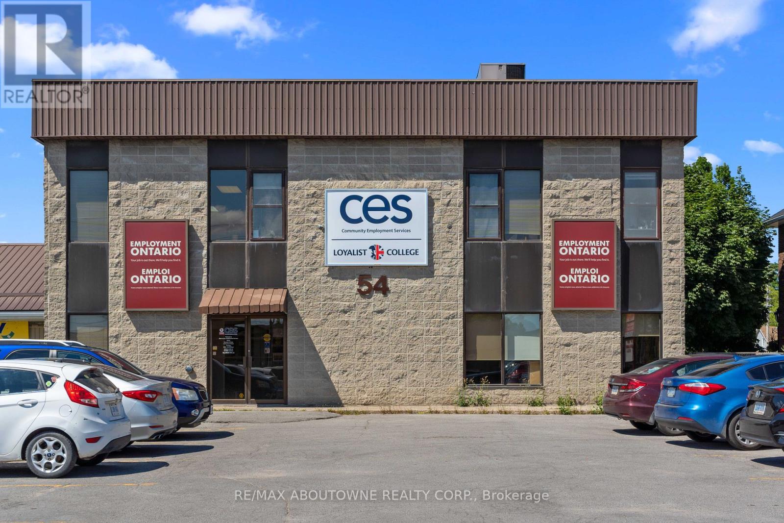 54 DUNDAS STREET E