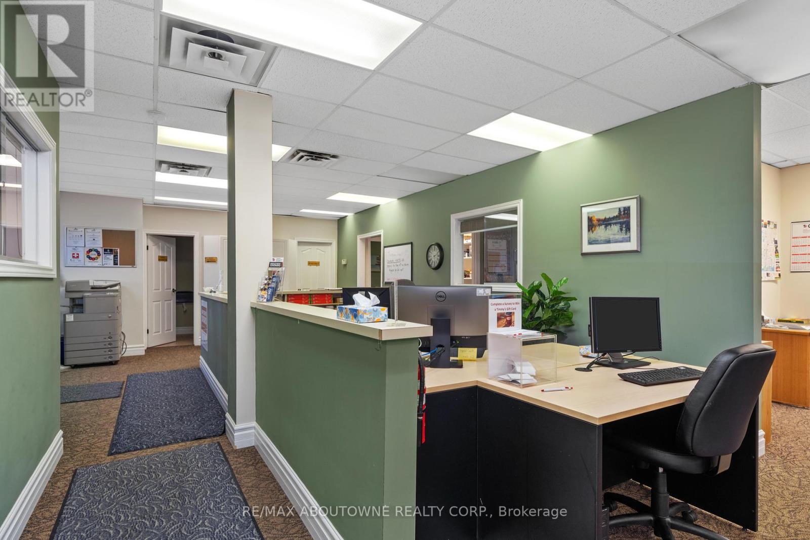 54 DUNDAS STREET E