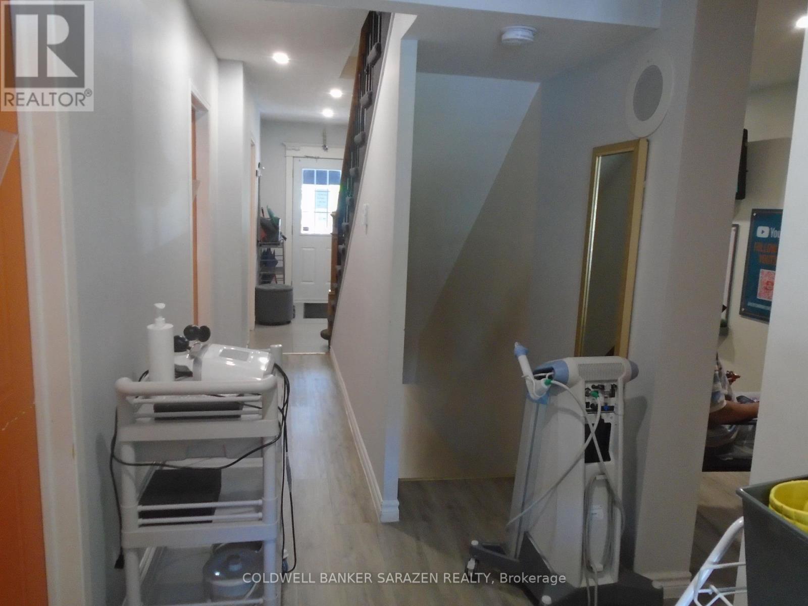 22 – 563 GLADSTONE AVENUE N