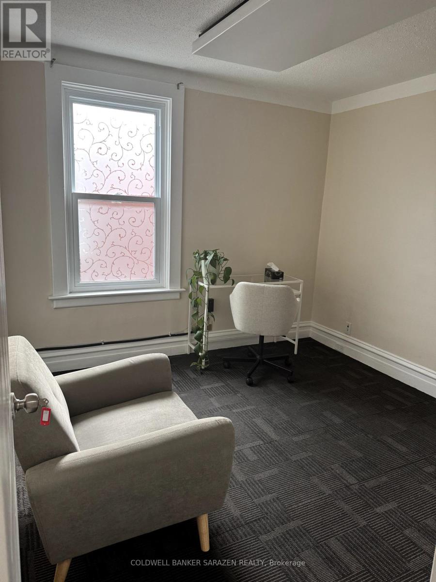 22 – 563 GLADSTONE AVENUE N