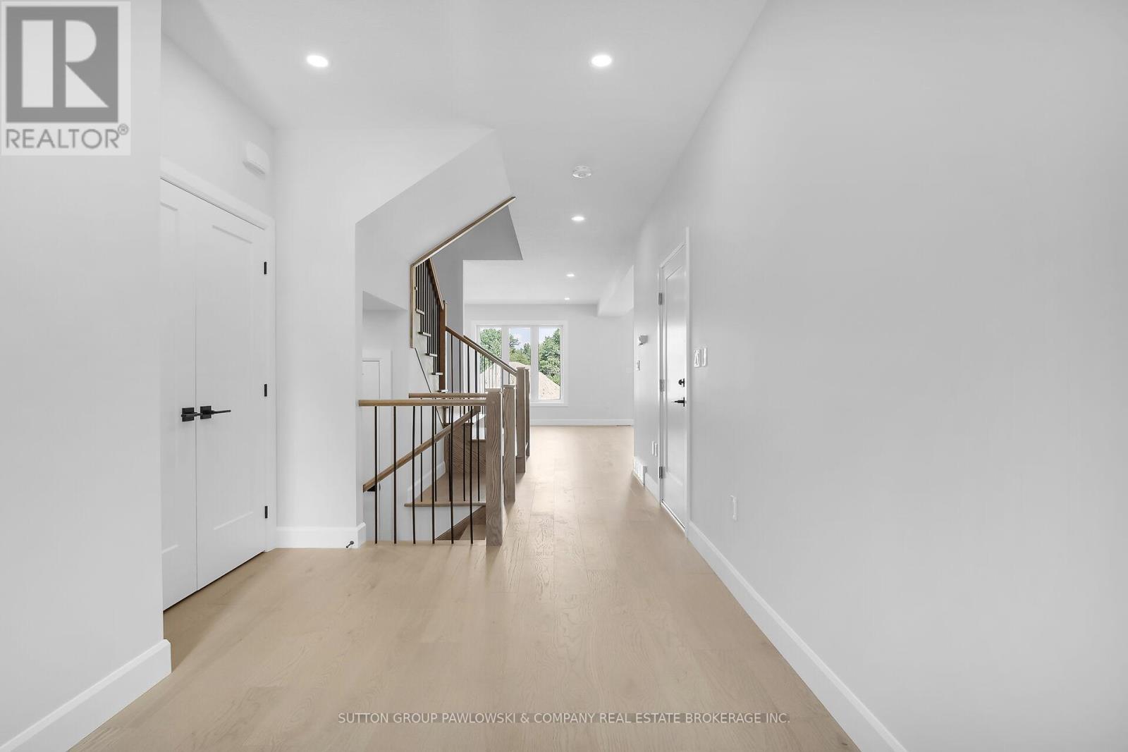 31 – 414 OLD WONDERLAND ROAD