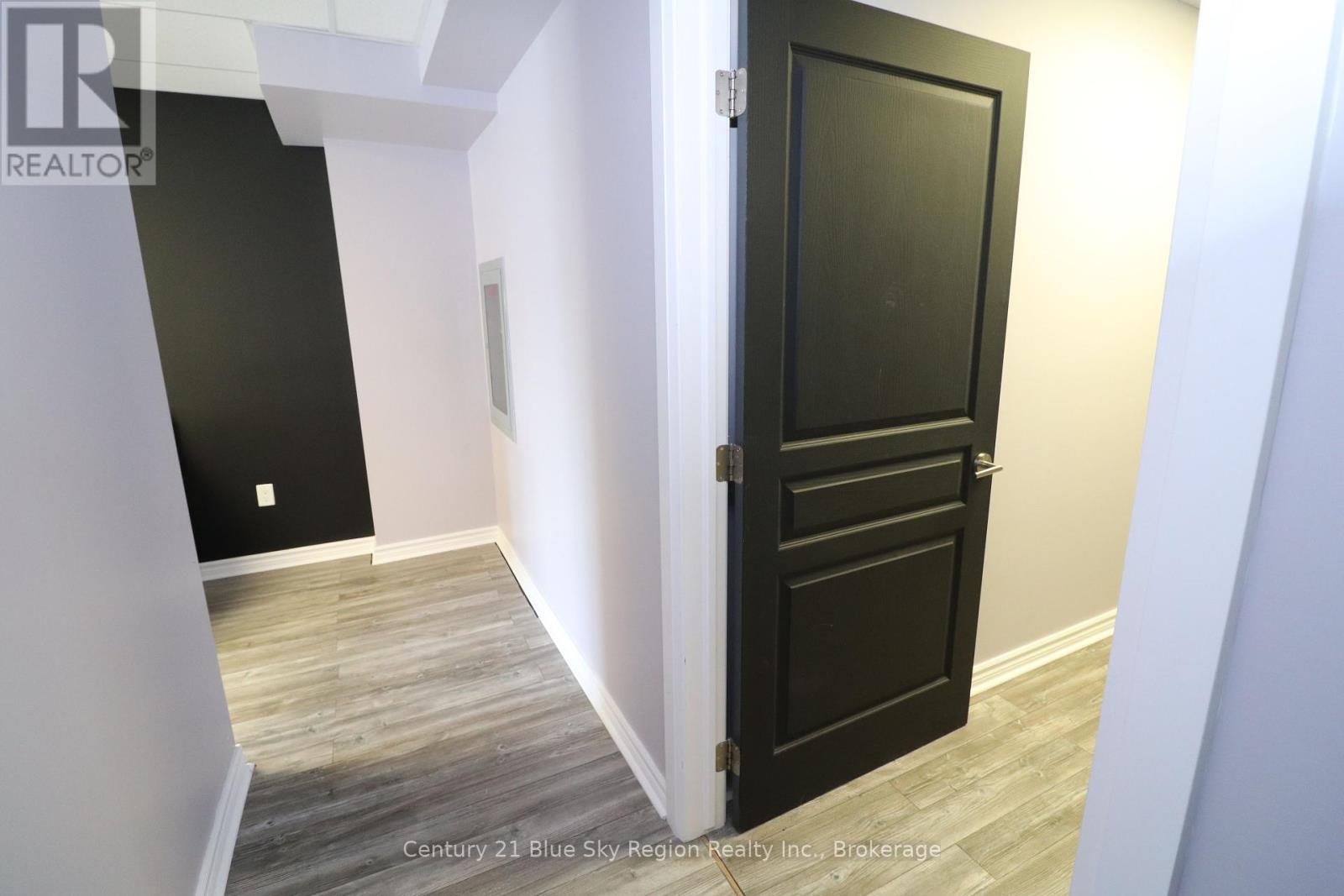 4 – 955 STOCKDALE ROAD