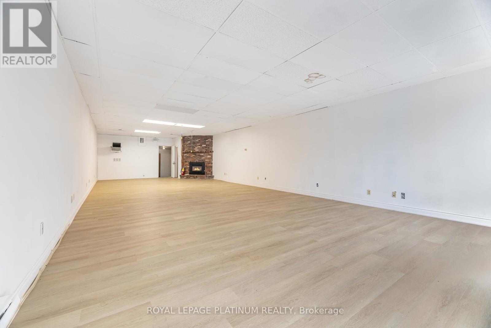 2 – 481 DUNDAS STREET W