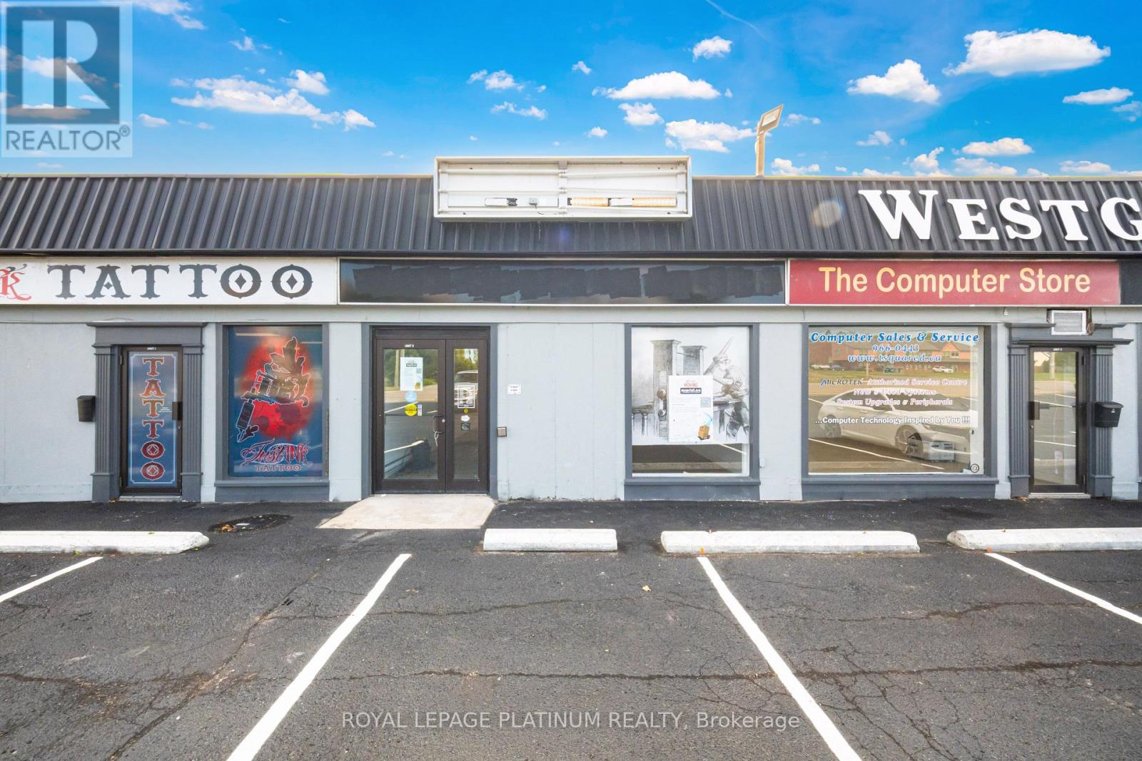 2 – 481 DUNDAS STREET W