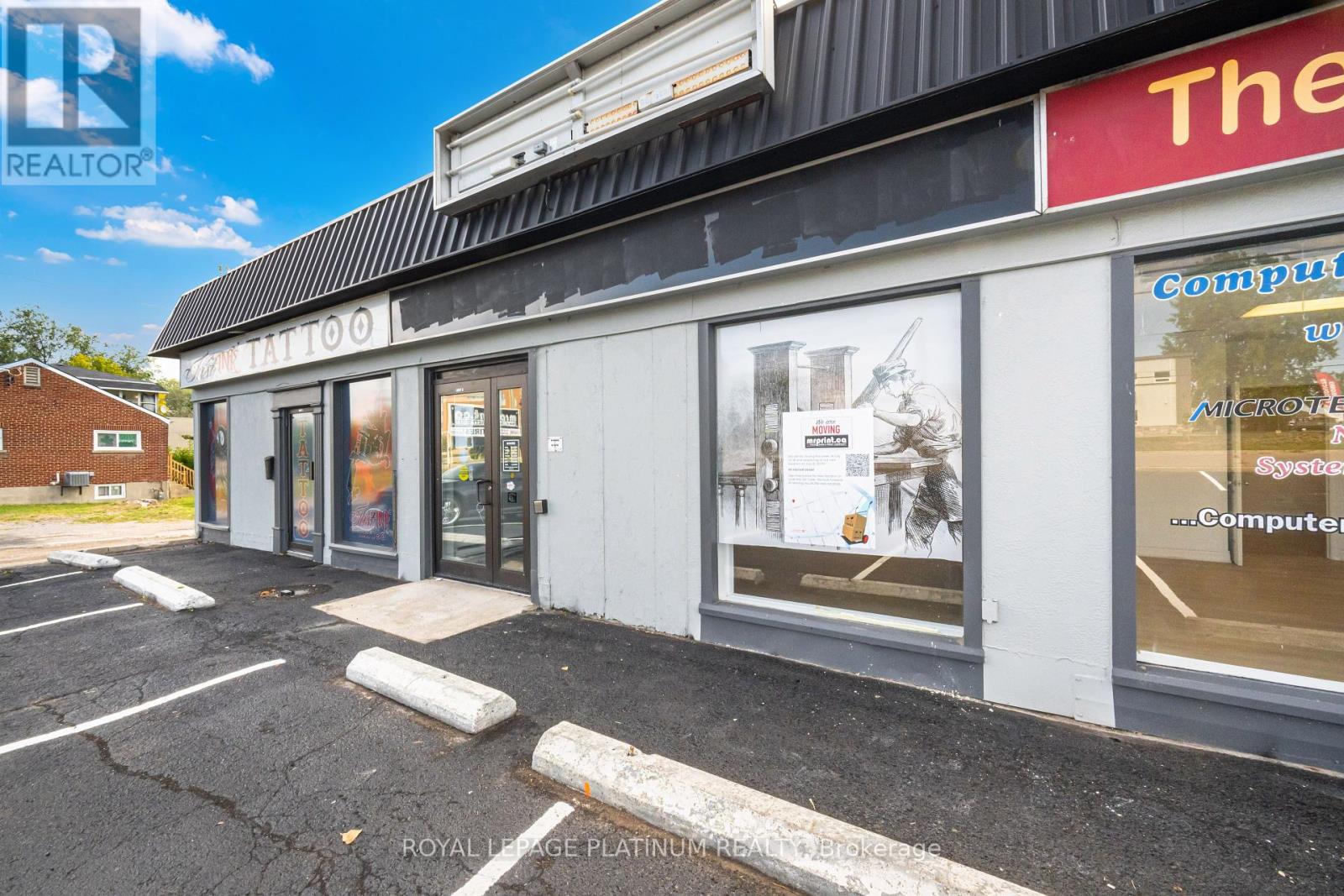 2 – 481 DUNDAS STREET W