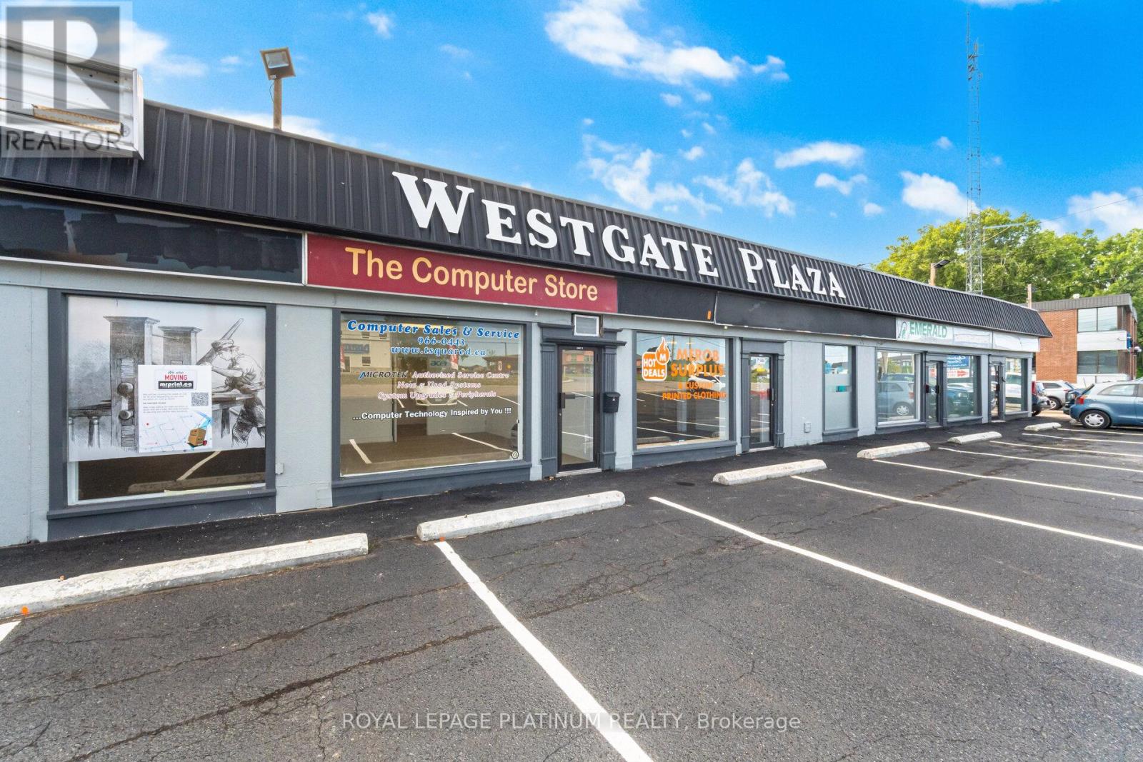 3 – 481 DUNDAS STREET W