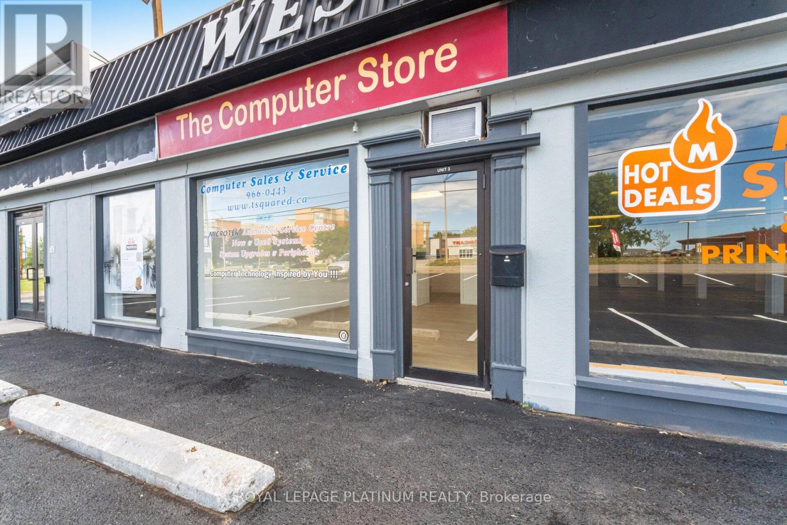 3 – 481 DUNDAS STREET W