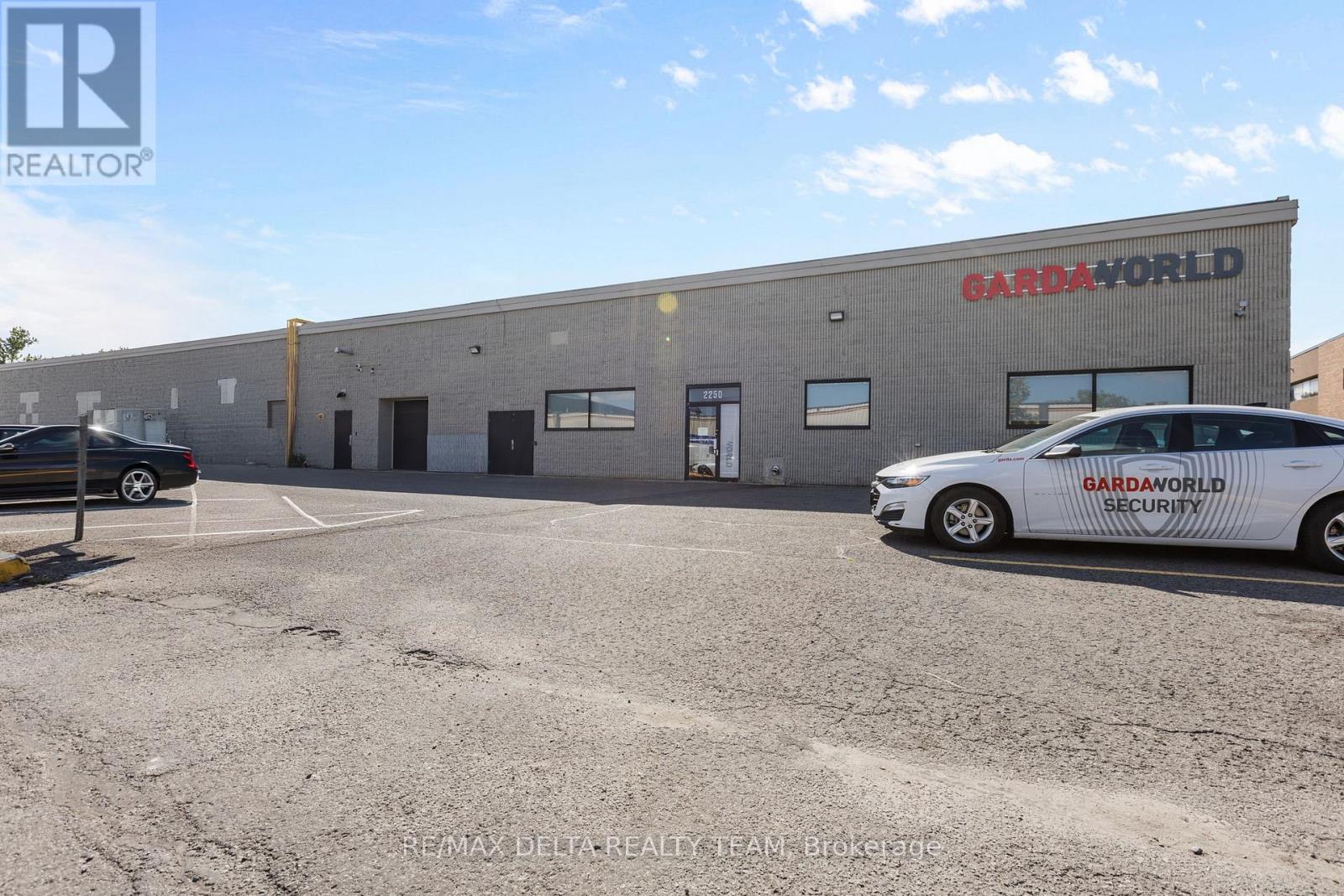 1771 ST LAURENT BOULEVARD